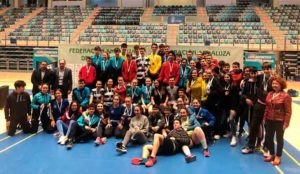 Participantes en el Campeonato de Andalucía Sub 15 y Sub 19 de Bádminton celebrado en el Palacio de Deportes 'Carolina Marín' de Huelva.