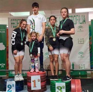 Representantes del Club Halterofilia Tartessos en el Campeonato de Andalucía Junior.