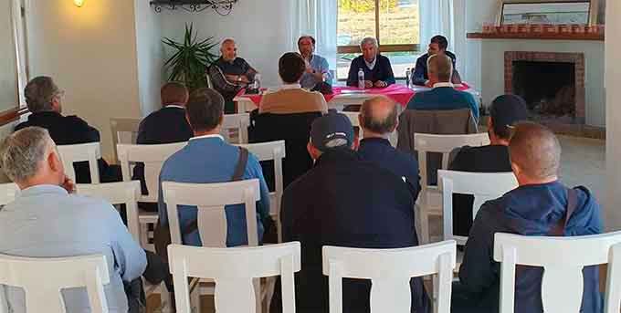 Un momento de la reunión que tuvo lugar en el Club Náutico Río Piedras.