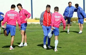 En la temporada 2008-09 de nuevo Lucas Alcaraz dirigió al Recre en Primera. / Foto: Huelva Información.