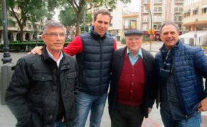 Diego de la Villa -segundo por la izquierda-, junto a Julio Fernández Peguero, Luci Toscano y Joaquín Caparrós.