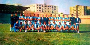 Plantel del Recre en la temporada del ascenso en 1974. Miguel Ortiz es el quinto de la fila de arriba, de izquierda a derecha.