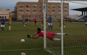 Arturo Cordero, durante un partido con el Recre en Melilla.