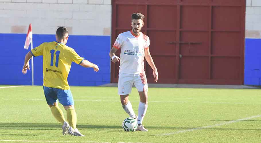 El central Juan Aguilar seguirá en La Palma en su nueva andadura en Tercera División. / Foto: David Limón.