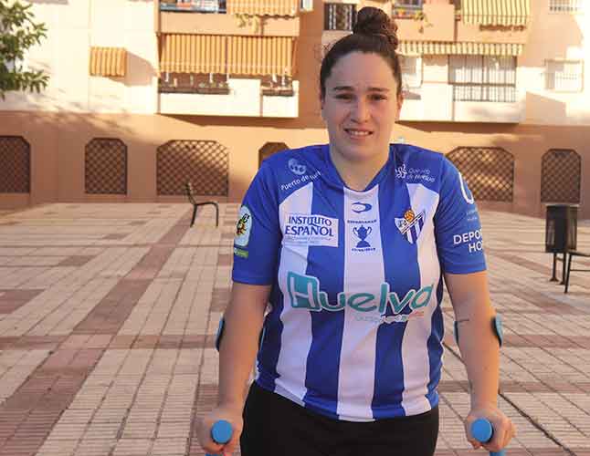 Sandra Bernal, aún en proceso de recuperación tras pasar por el quirófano, espera no pasar apuros en la temporada 2020-21. / Foto: @sportinghuelva.