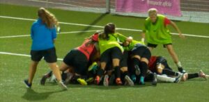 Alegría de las jugadoras del Atlético Azahar tras ganar por penaltis. / Foto: Captura RFAF TV.