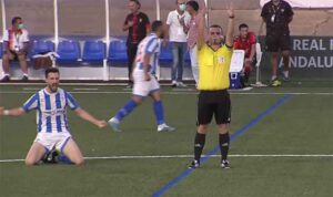 Momento del final del partido que daba el ascenso a la División de Honor Andaluza al Bollullos. / Foto: Captura RFAF TV.