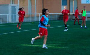 Con la japonesa Tanaka son ya nueve jugadoras renovadas por el Sporting. / Foto: @sportinghuelva.