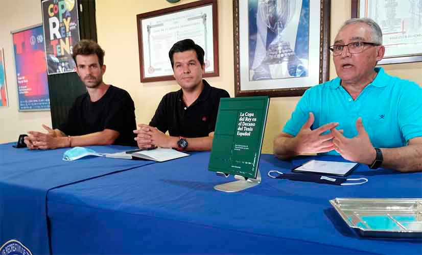 De izquierda a derecha, Rafael Fuentes, Jaime Záforas y Federico Sánchez de la Campa. / Foto: @rcrtenishuelva.