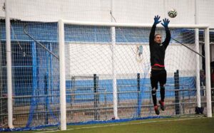 El portero Rafa, que procede de la UD Villaverde de Sevilla, es el quinto fichaje del Aroche. / Foto: @arochecf.