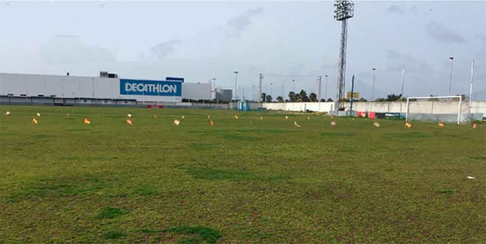 Tras el positivo detectado, la plantilla del Recre permanece en confinamiento preventivo.