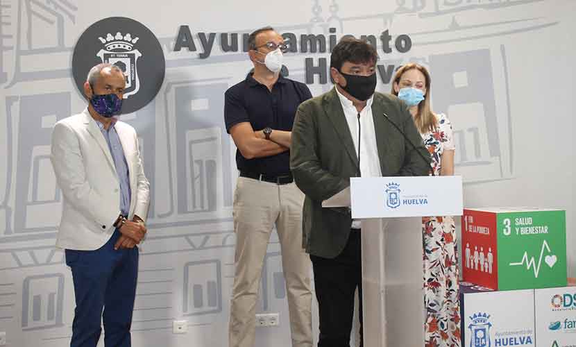 Un momento de la presentación oficial de la temporada del CDB Enrique Benítez en el Ayuntamiento de Huelva.