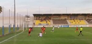 Momento del gol del San Roque, obra de Montenegro. / Foto: Captura imagen @PASIONAURINEGR2.