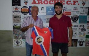 Fernando Bidón, refuerzo para el centro del campo del Aroche. / Foto: @arochecf.