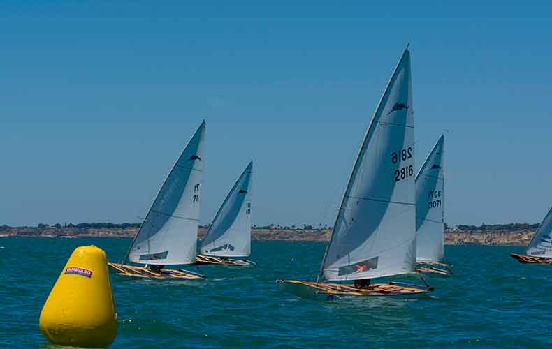 La Copa de Andalucía de Patín a Vela en Chipiona se presenta muy competida. / Foto: José Luis Samalea.