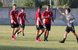 Punta Umbría alberga este sábado (11.00) el primer partido del Recre de la pretemporada. / Foto: P. L. C.