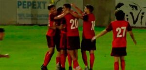 Los jugadores del Recre celebran el segundo tanto, obra de Sillero. / Foto: Captura Footers.