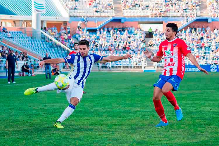 Miguel Cera en un lance del partido de la pasada campaña ante el Don Benito. / Foto: P. Sayago / www.recreativohuelva.com