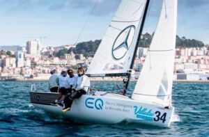 El 'Mercedes-Benz Sailing Team' de Terrades avanza en la clasificación del Trofeo Villalia en Vigo. / Foto ©sailingshot.es by María Muiña.