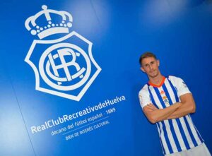 Alexander Szymanowski está entre los 20 convocados del Recre para su partido en El Palmar. / Foto: @recreoficial.