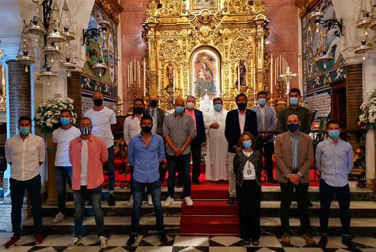 Un momento de la ofrenda de flores del Recre a la Virgen de la Cinta. / Foto: @recreoficial.