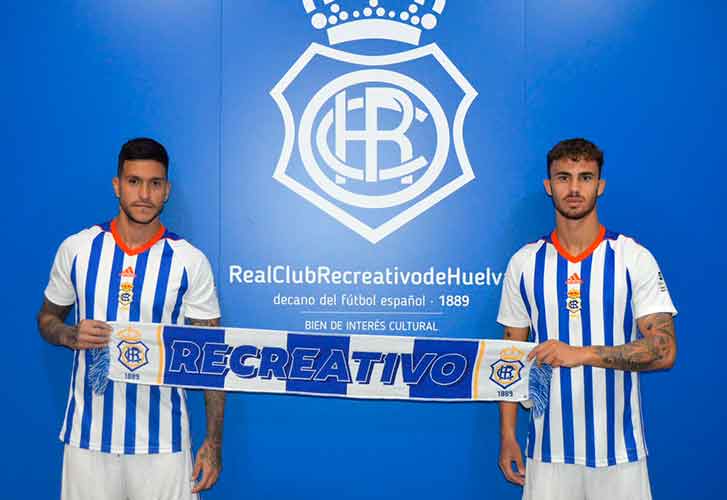 Jesús Valentín -izquierda- y Antonio Leal fueron presentados este martes. / Foto: @recreoficial.