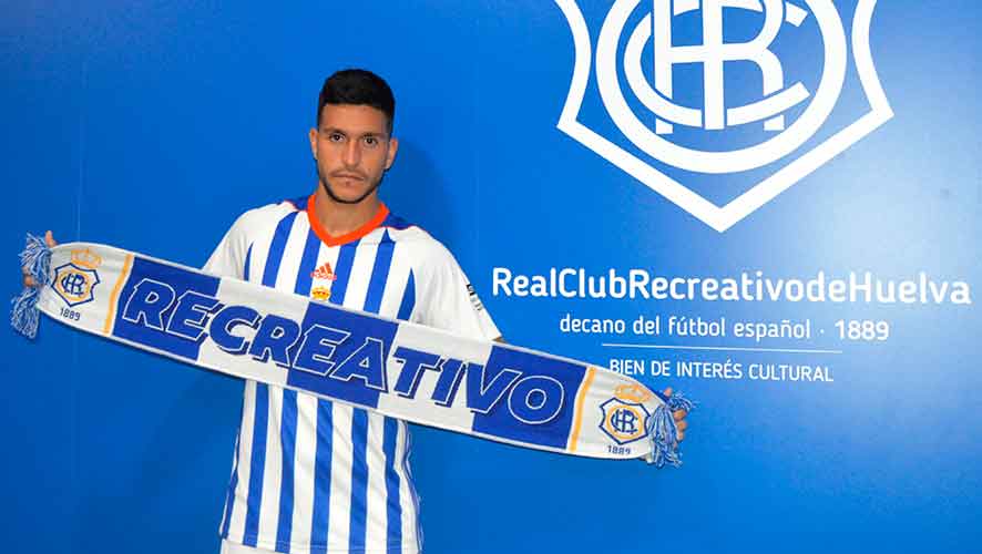 Jesús Valentín quiere “ir partido a partido, pero siempre con la mirada puesta hacia arriba”. / Foto: @recreoficial.