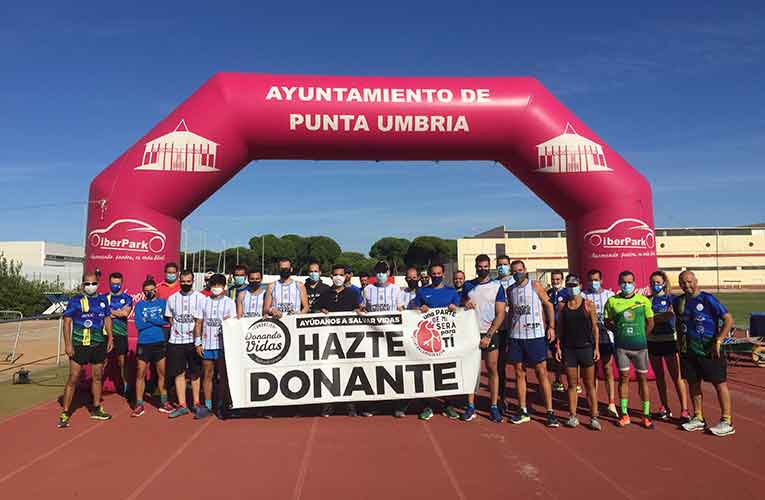 Una treintena de atletas participaron en la quinta etapa de 'La Ruta de las Maravillas de Huelva', que tuvo su inicio en El Faro de El Rompido y la meta en el polideportivo 'Antonio Gil Hernández' de Punta Umbría.