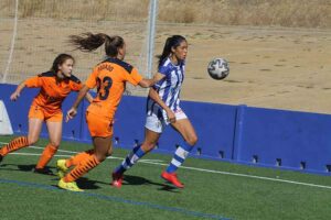 La sportinguista Dany Helena acabó contenta por su gol, pero lo hubiera cambiado por ganar el partido. / Foto: @sportinghuelva.