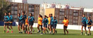 Las jugadoras del Sporting iniciaron su trabajo con la mente puesta en el choque del domingo en Sevilla. / Foto: @sportinghuelva.