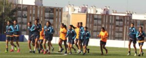 En el entrenamiento del sábado el Sporting ultimó detalles para el partido ante el Barcelona. / Foto: @sportinghuelva.