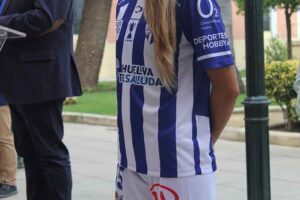 El lema 'Huelva, te saluda' estará en las camisetas del Sporting esta temporada.