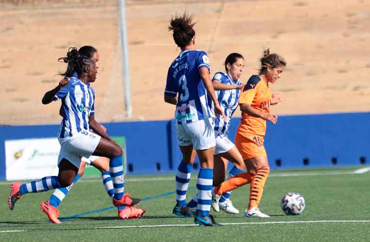 El esfuerzo de las jugadoras del Sporting fue baldío, siendo derrotada (1-2) por el Valencia en La Orden. / Foto: www.lfp.es.