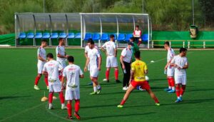 El Aroche tiene este domingo un difícil partido con el Montilla. / Foto: @arochecf.