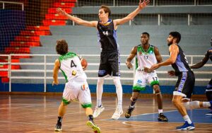 Lograr la quinta victoria, el reto del CDB Enrique Benítez en su partido ante el Gymnástica Portuense. / Foto: C. Verdier.