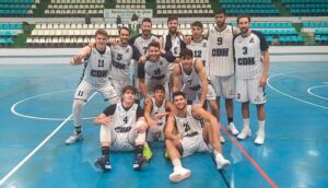 Los jugadores del Ciudad de Huelva tras su triunfo incontestable ante el Xerez CD. / Foto: @CiudadDeHuelva.