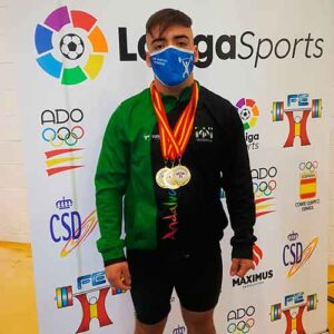 Daniel Marín, con las medallas que conquistó en San Fernando.