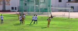 Momento en el que meta Jesús Navajas detiene el penalti a Vizcaíno. / Foto: Captura imagen facebook Isla Cristina.