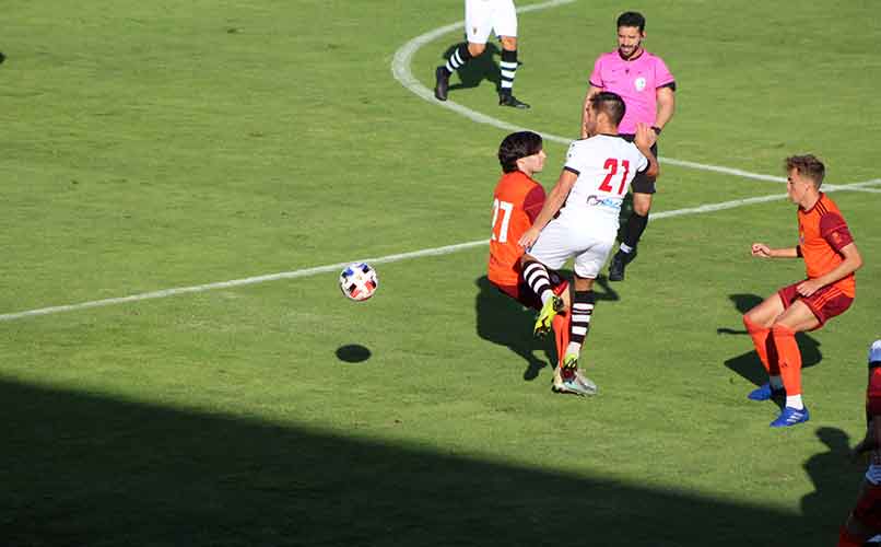 Adri Moyano, de nuevo apto para jugar con el filial del Recre tras su sanción.