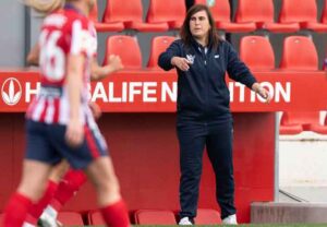 Jenny Benítez, entrenadora del Sporting, ve a su equipo con "mucha ansiedad", y eso le pasa factura. / Foto: www.lfp.es.