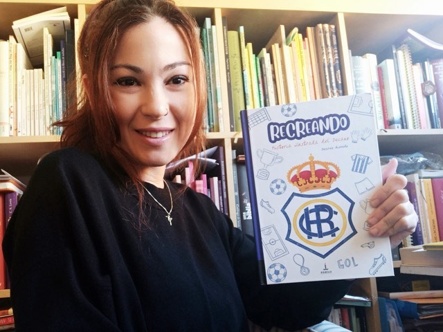 Desiree Acevedo, escritora