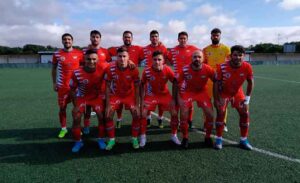 Formación del Aroche en la jornada anterior en la Ciudad Deportiva del Decano. / Foto: @arochecf.