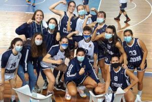 Alegría de las jugadoras del Ciudad de Huelva tras lograr una nueva victoria, ésta ante el Baloncesto Sevilla. / Foto: @CiudadDeHuelva.