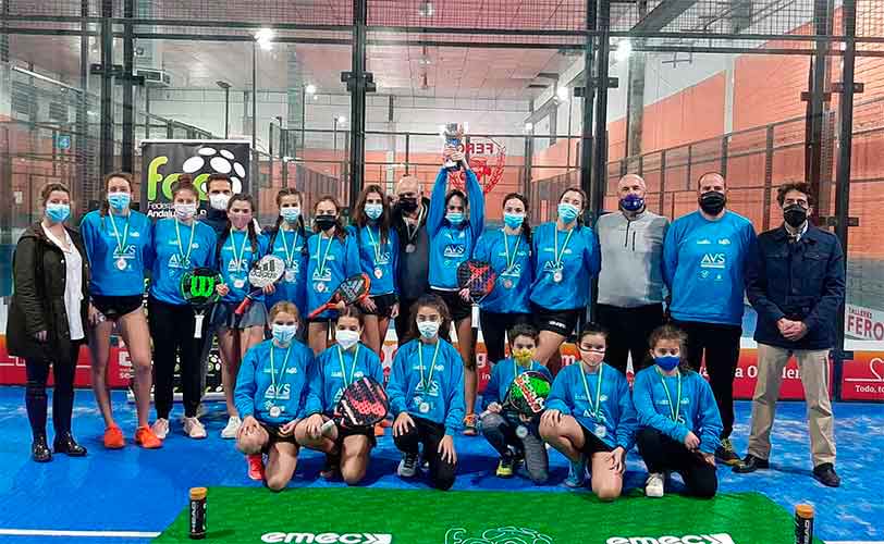 Componentes del AVS La Volea Gestinverpadel Femenino, subcampeón de Andalucía de Pádel.