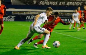 El Recre deja atrás el partido en Marbella y se centra en ganar este sábado al Marino. / Foto: @marbella_fc.