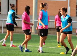 Imagen del último entrenamiento del Sporting antes del partido de este miércoles ante el Madrid CFF. / Foto: @sportinghuelva.