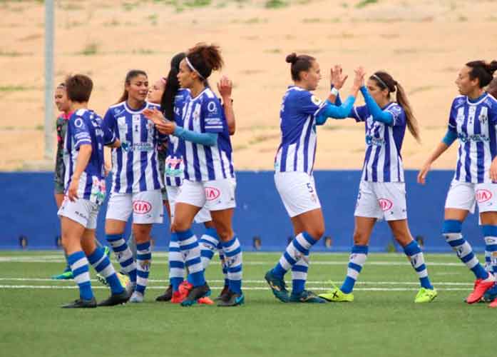 Las jugadoras del Sporting celebran el gol de Dany Helena, a la postre el de la victoria ante el Madrid CFF. / Foto: www.lfp.es.