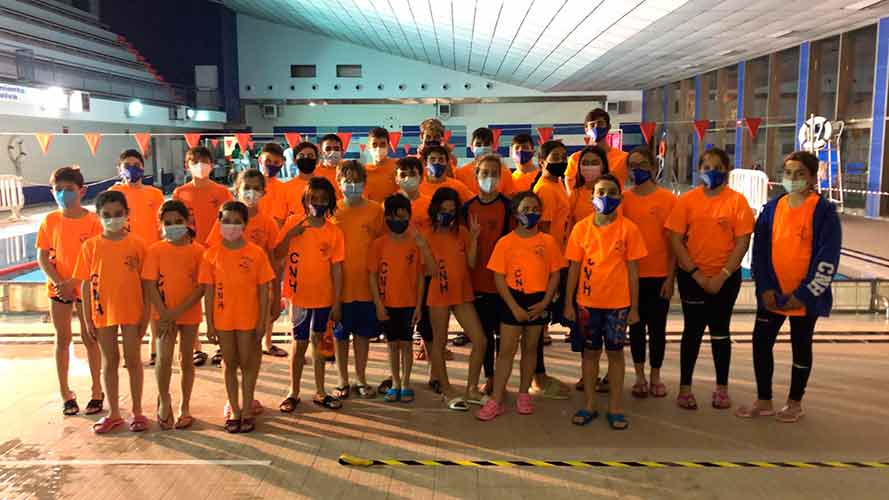 Componentes del Club Natación Huelva en la II Jornada de Jóvenes Nadadores celebrada en el Andrés Estrada.