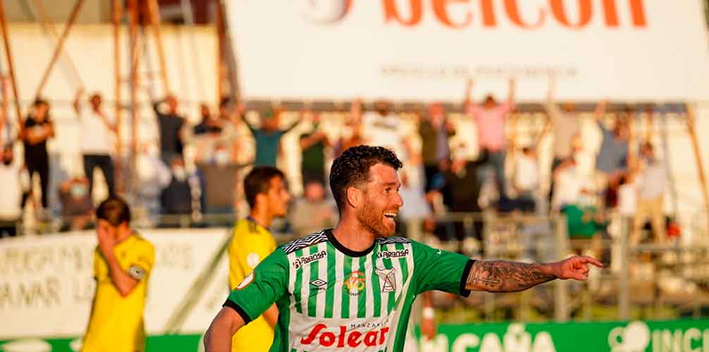 Un gol de un ex del Recre, Marc Caballé, deja al Decano con opciones de ser sexto y eludir dos descenso. / Foto: