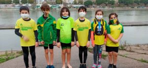 Los benjamines del Club Tartessos en la prueba celebrada en la dársena del Guadalquivir.